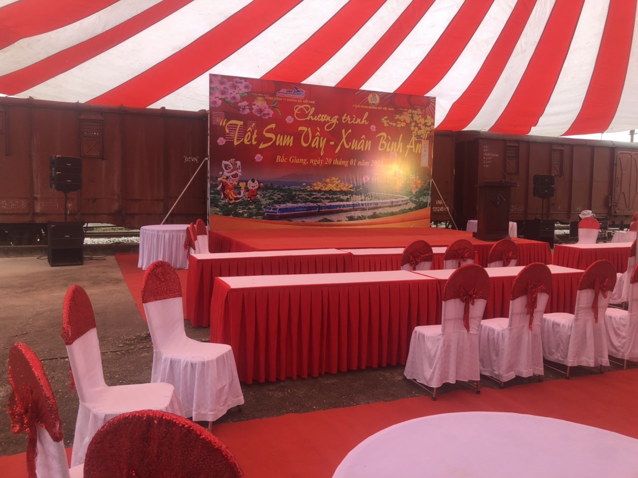 Tổ chức sự kiện Lâm việt Media - Cho thuê bàn ghế hội nghị. tổng kết